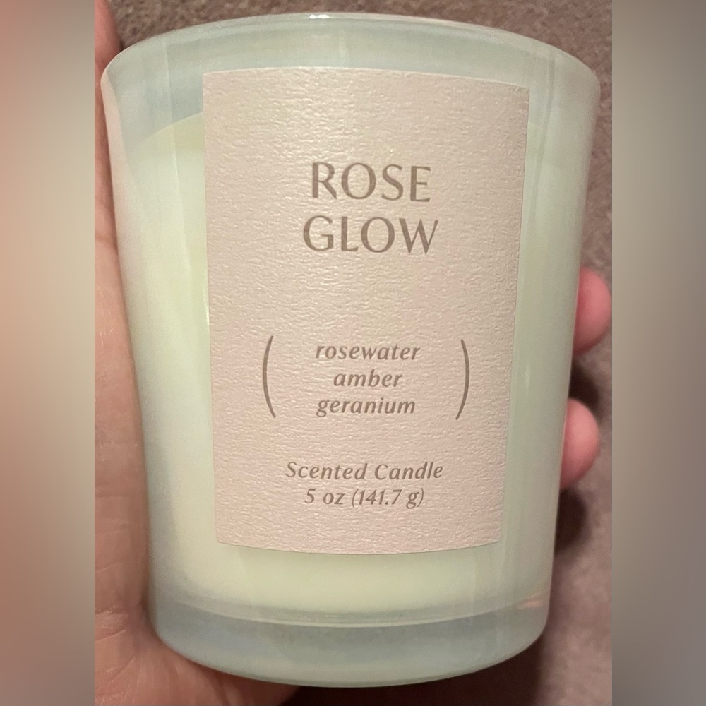 Rose Glow Scented Candle 5 oz/141.7 g New!